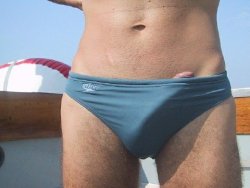 jockbrad:  Swimmers, wrestlers, football players / singlets, jockstraps, speedos and spandex! http://jockbrad.tumblr.com/  Peek-a-boo