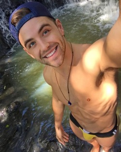 bigbroth4u-blog:  This li'l bro’s sparkly eyes and big, genuine smile would get me into trouble. He turns me on. Think YOU can turn me on? Submit a sexy selfie and find out for sure!  