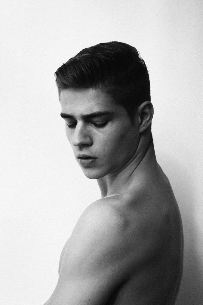 male-eyegasms:   Jeroen Kerkhof in Run Boy Run by Barry Marré