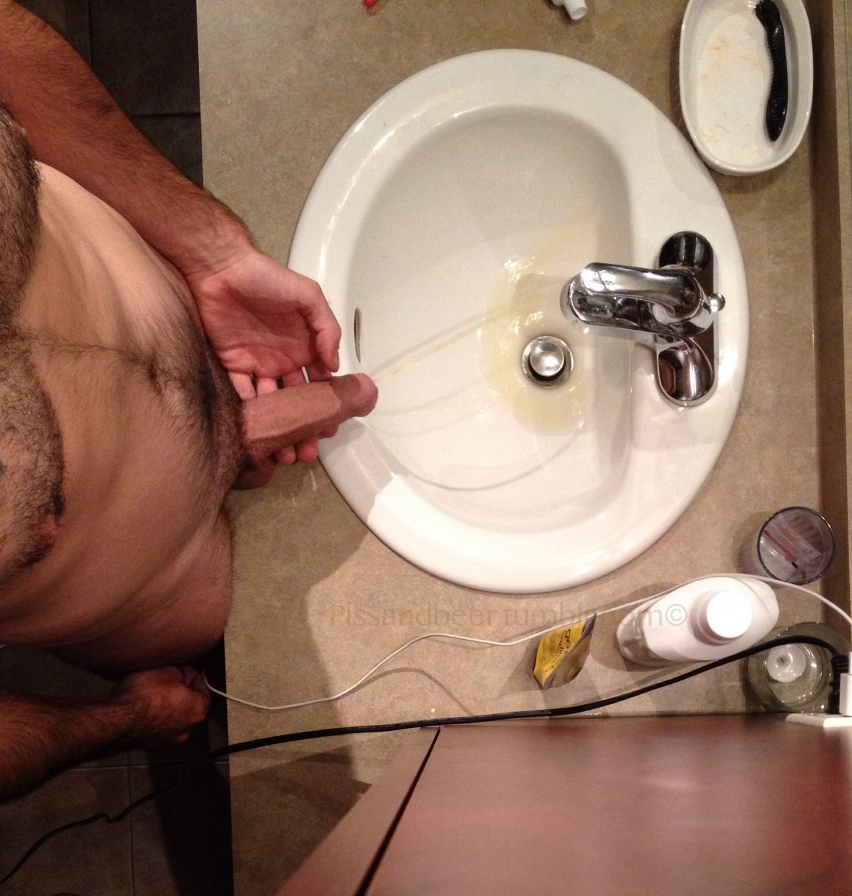 pissandbeer:  It’s so easier to piss in the sink! 