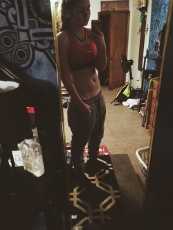 lesbicasentimental:  Might not have abs but whatever