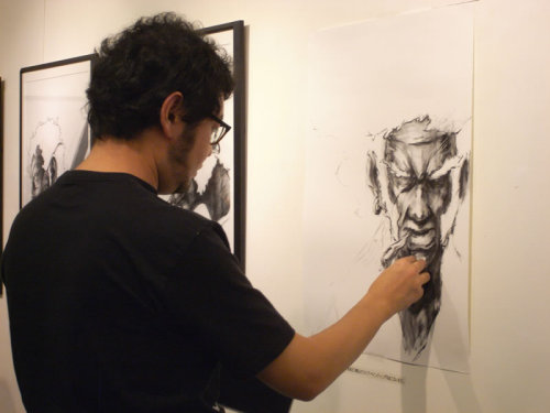 as-warm-as-choco:  Afro Samurai (アフロサムライ) creator illustrates his characters. From the Takashi Okazaki (岡崎 能士) Exhibition that took place @STITCH, Tokyo (Saturday / 2009.12.12). He drew the last one live. (Source: 1 & 2)