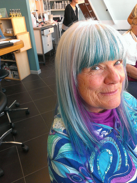 happycolorfulhair:  Beauty has no age! La bellezza non ha età! by PERFORMAstyle on Flickr. 