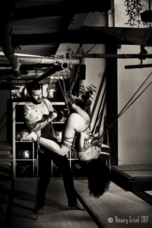 amaury-grisel-shibari:  Quand @misungui​ rencontre @fred-rx​ Studio @placedescordes​Photography by ©2017 Amaury Grisel
