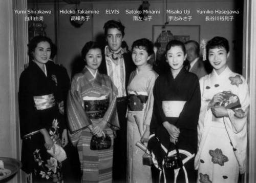 Elvis with Yumi Shirakawa (白川 由美), Hideko Takamine (高峰 秀子), Satoko Minami (南左斗子), Masako Uji (宇治みさ子)