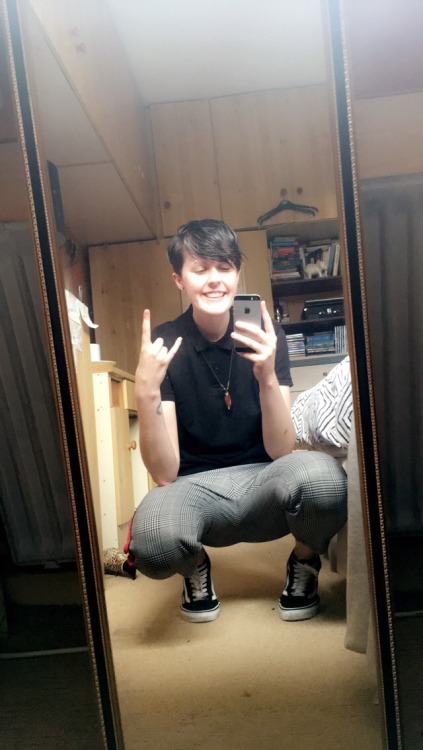 Hayley / Twenty-two / tattoos / black clothes / good music /gaming If you wanna be pals giz a follow