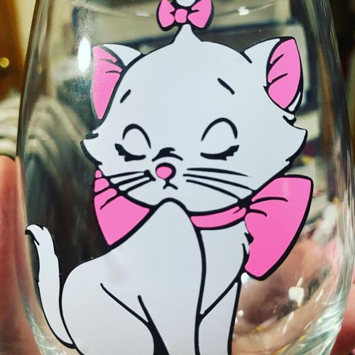 New glass from @magickingdomcups super cute! #marievibe #cats #disneycat #magiccup #girly #disney #d