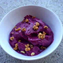 healthierways:  Nice cream for breakfast. 😍 Blueberries, mango, banana, chia seeds, quark and cashew milk - blended and topped with pauluns hazelnut &amp; date granola. (at healthierways.tumblr.com)