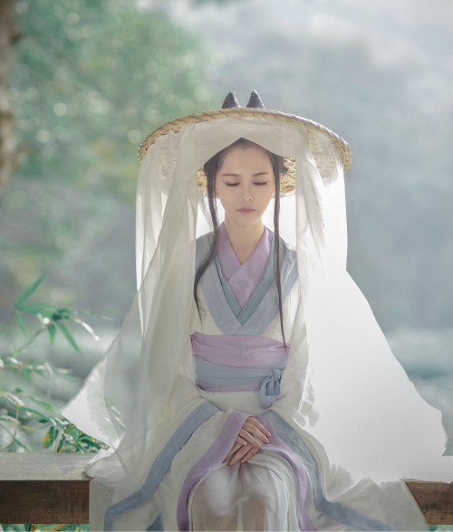 changan-moon:traditional chinese fashion, hanfu. sourceThis is the character Li Chang Ge from the ma