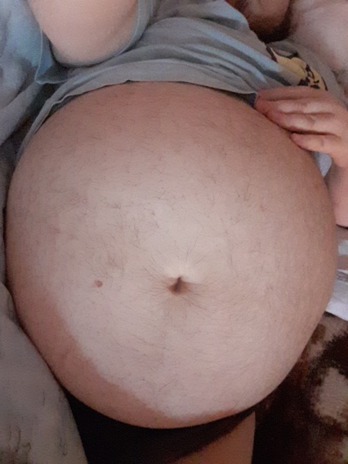 Just a little something to prove that the belly is still doing fine  What’s in there? Or should I sa