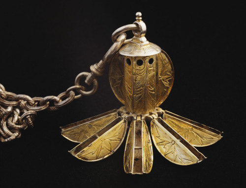 museum-of-artifacts: Pomander (ball with perfumes) said to have belonged to Mary Queen of Scots. 16t