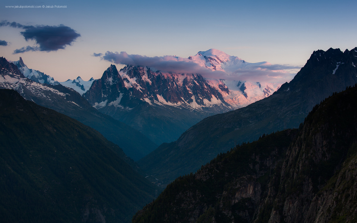 like-wildfire:  Nearby Mont Blanc by Jakub Polomski 