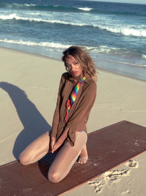 chantellecoco:  MODEL: Jourdan Dunn for Vogue Brazil  February 2016  Jourdan Dunn looking sun kissed in this beautiful beach shoot