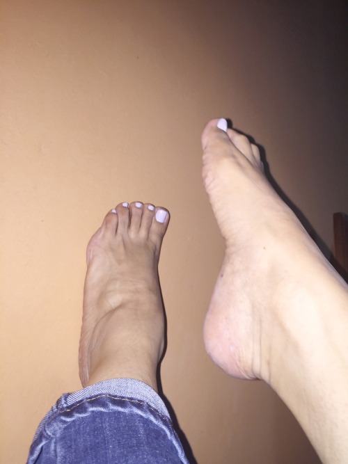 gabprincess01: Rest @cutesoles @female-toes-arches-feet @stephenximages @pies-femeninos