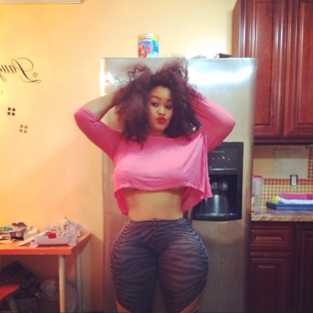 extremebodiez:  Linda’s thickness, those pants don’t stand a chance  