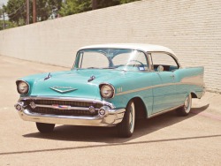 bondagebettie:  orcabetty:  theoldiebutgoodie:  1957 Chevrolet Bel Air.  Dream car and the colour 😍  Ughh 😍😍😍😍 