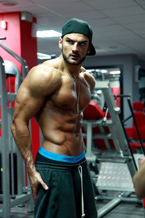 lockershots:Give your favorite muscle a workout at lockershots.tumblr.com drwannabe:   Valentin Mitev [more posts of Valentin]  