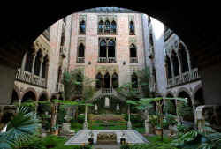 specksofglitterandgold:  ISABELLA STEWART GARDNER MUSEUM Modeled after a Venetian palazzo, this museum houses one of the world’s most remarkable art collections including works from Michelangelo, Degas, Sargent, Monet and Botticelli. 