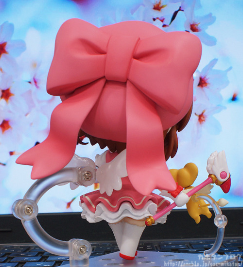 Nendoroid Sakura Kinomoto -source- She finally come!!!! >.<