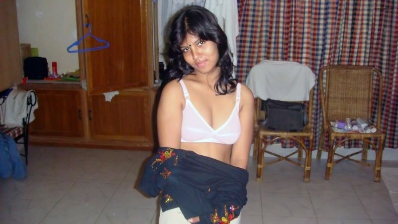 prythm:  Desi Bhabhi from Kolkata…