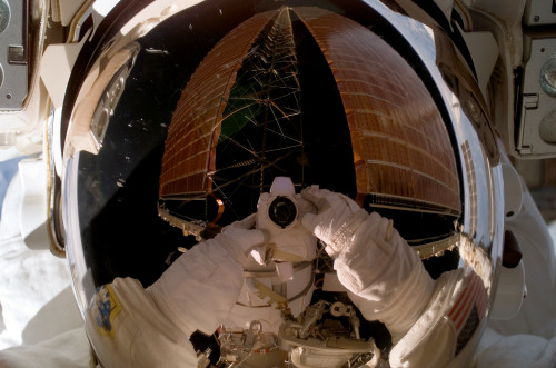 valen-ciaga:SPACE SELFIE