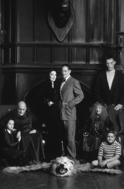 creepy-psycho:  The Addams Family Portrait .. 