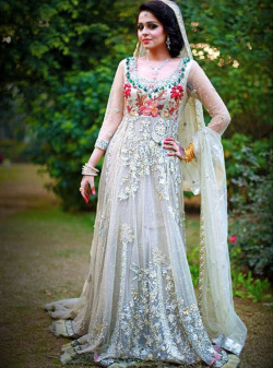 beautifulsouthasianbrides:  Bride’s Outfit by Elan     In love with this! Wow!