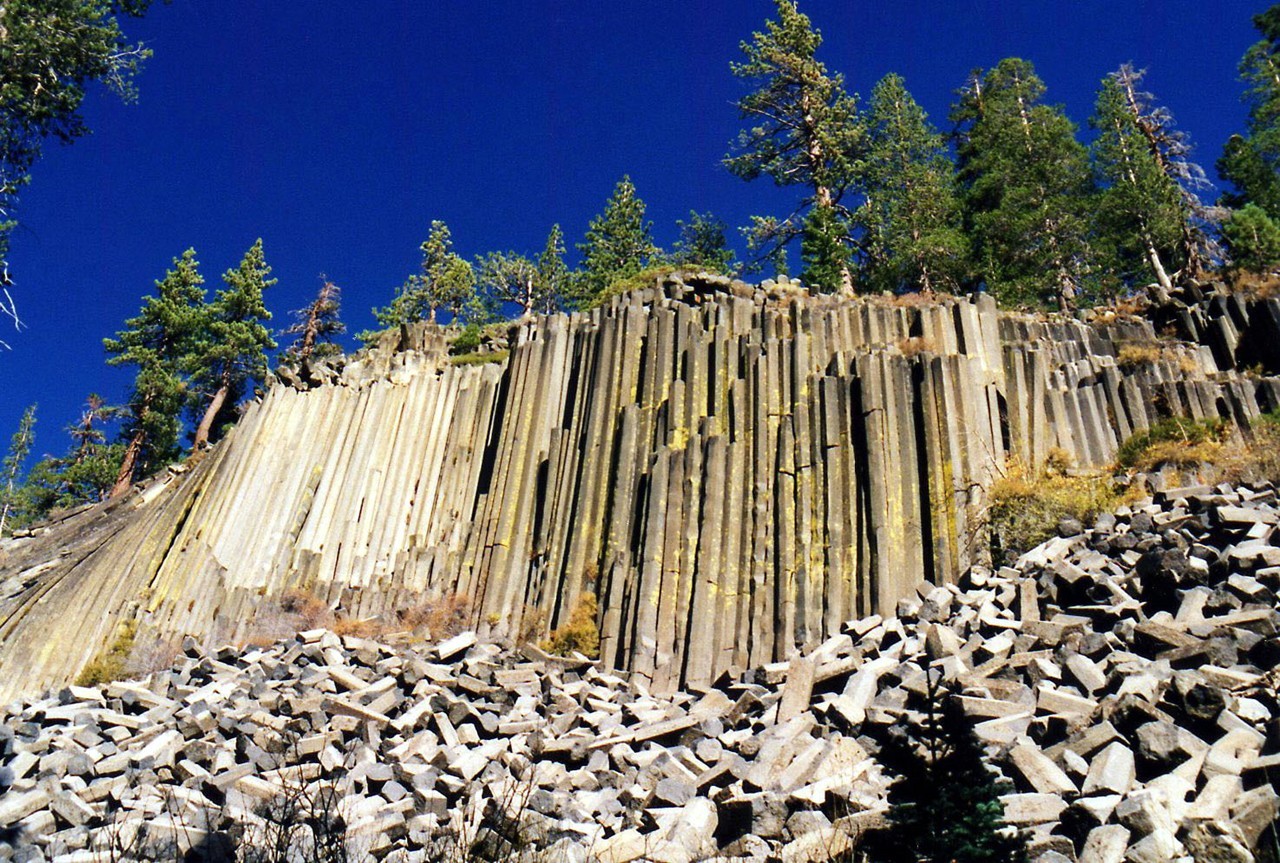 sixpenceee:  Devils Postpile, CaliforniaThe Devils Postpile formation, located in