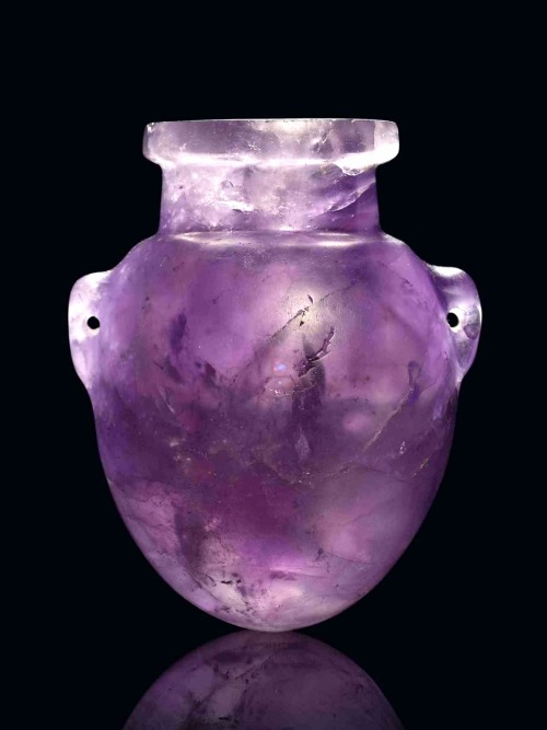 A neo-assyrian amethyst vase.c.8th century B.C.7.9 cm high.