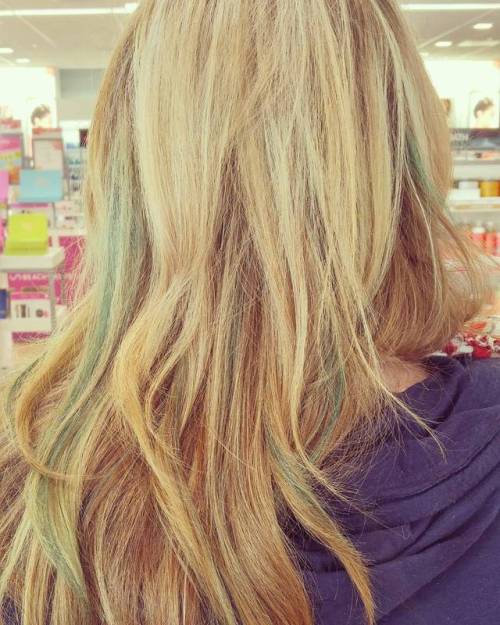 My stylist gave me mermaid hair! #mermaidhair #peekaboohighlights #aquahair #ultahair (at Ulta Beaut