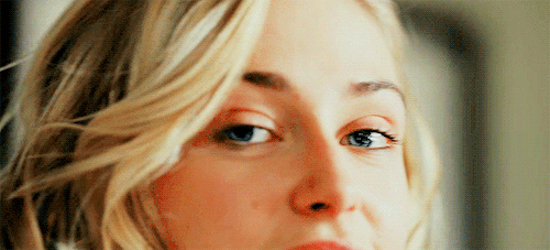 Sophie Simnett As Samaira “Sam” Dean In 1x01 Of Daybreak