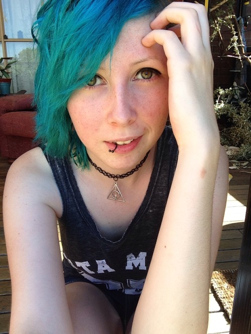 splashofcrayons:The quicker my hair fades, the quicker it’s turning mermaid like.