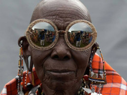 yagazieemezi:  FASHION FEATURE: New Zealand designer Karen Walker works with lensman Derek Henderson to shoot her Spring 2013 collection. Walker didn’t just employ the talents of artisans in Kenya, she had them model the looks, too. Partnering