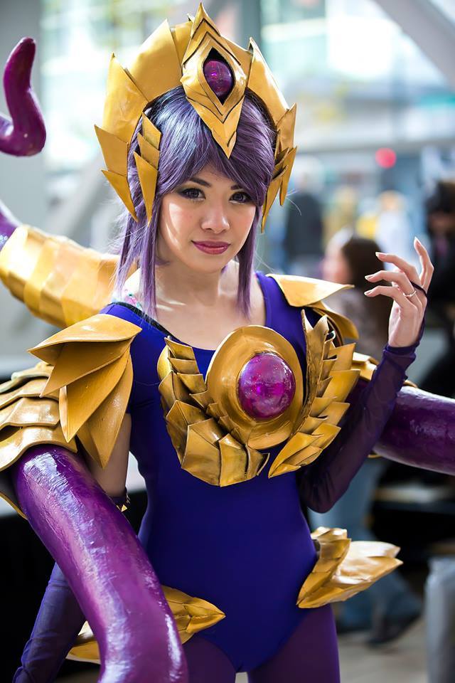 league-of-legends-sexy-girls:  Vel’koz Cosplay