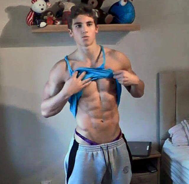 edcapitola2:edcapitola:OMG - I would love to get him naked and in my bed for an overnight