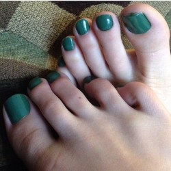 ifeetfetish:  @misswrinkles #feet #toes #footfetish