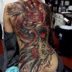savagelotus:  Now THAT is a Phoenix tattoo……