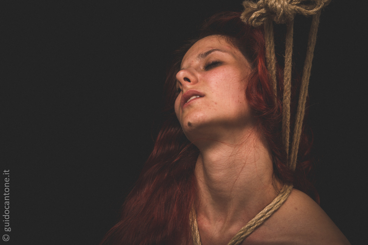 kirigamikinbaku: rope Kirigami, model Tenshiko http://www.abbraccidicorde.com/kirigami-tenshiko-cantone-fluffer/