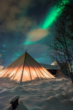 visitheworld:  Camping under the northern