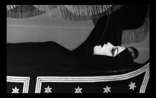 henridecorinth:  Qui êtes-vous, Polly Maggoo? by William Klein, 1966. 