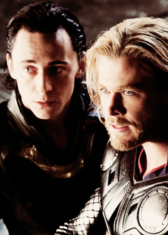 marvelassembles-deactivated2020:  Tom Hiddleston on Chris Hemsworth and Loki/Thor…