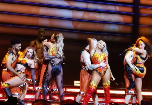 fyeahlittlemix:Milan - 18/09