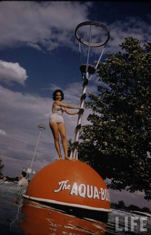 Demonstrating The Aqua Bobber(Francis Miller. n.d.)