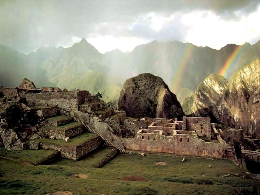 lebullshitdivider:  striperello:  Machu Picchu (del quechua sureño machu pikchu,