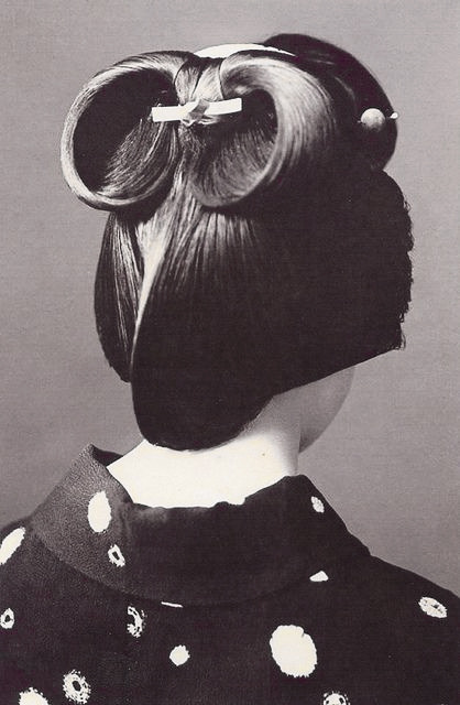 thekimonogallery:  Ichogaeshi - Inverted Maidenhair Leaf Hairstyle 1910s. ‘The