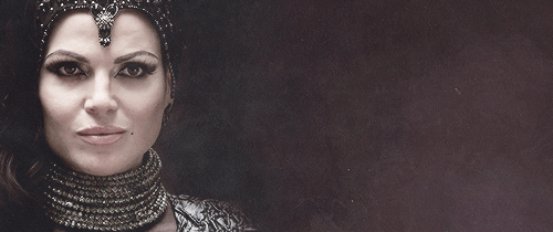 lanamparrillas:Kneel before the Queen.