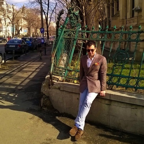 thesurgeonscuff:#anothershot at the #house with the crooked fence in #Bucharest #Romania. #Wool 