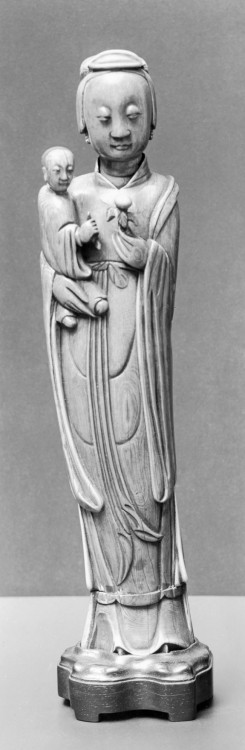 world-shards:Guanyin Holding a ChildChinese, 1580-1644The Chinese goddess of compassion, Guanyin, wa