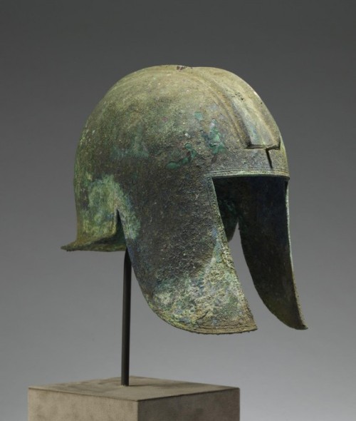 didoofcarthage:Helmet from a warrior’s burialGreek, Archaic Period, 6th century B.C.bronzeWalters Ar
