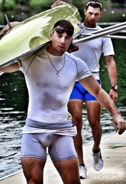 freeballdfw:  gearjock:  So delicious  gearjock.tumblr.com  #freeballing #gay #commando #bulge